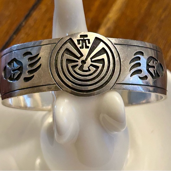 Man In The Maze with Bear Claws Sterling Silver Cuff Bracelet.  Vintage. - Picture 8 of 16